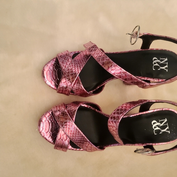 NWOT Metallic Snakeskin Barbiecore Platform Block Heel in Pink, size 7.5 - Picture 7 of 9